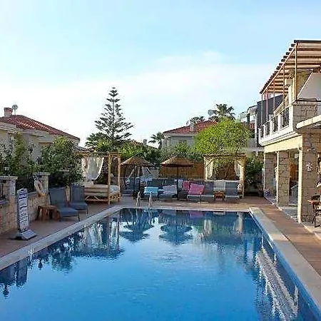 فندق Fizzio 5*
